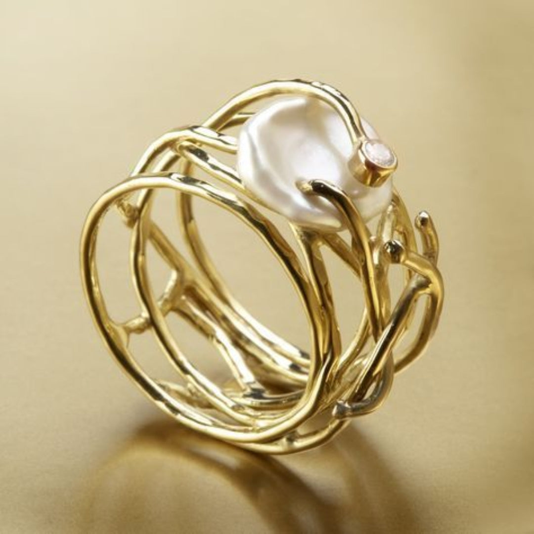 Anneau en or élégant ornée de perles pour une touche de sophistication
