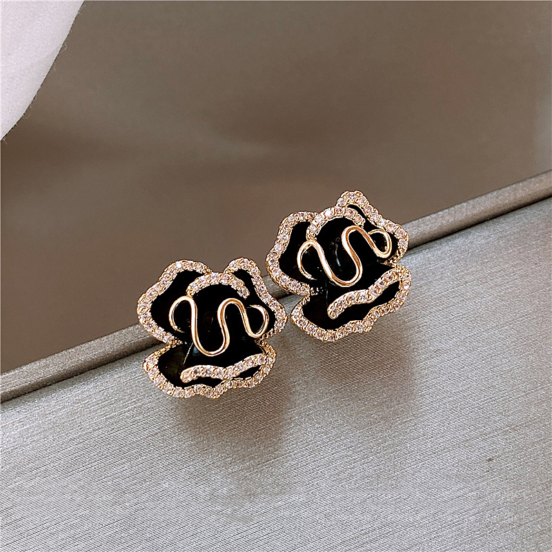 Boucles d'oreilles élégantes noires avec motif de lotus en or – bijoux exceptionnels pour toutes les occasions