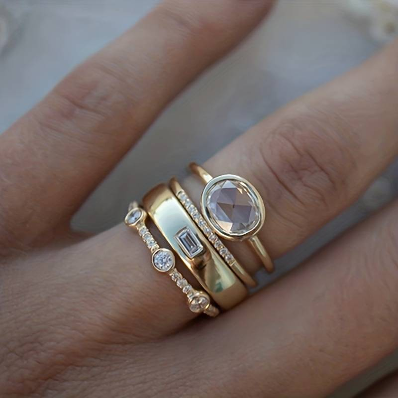 Ensemble d'alliances vintage en or envoûtantes avec accents en zircon étincelants