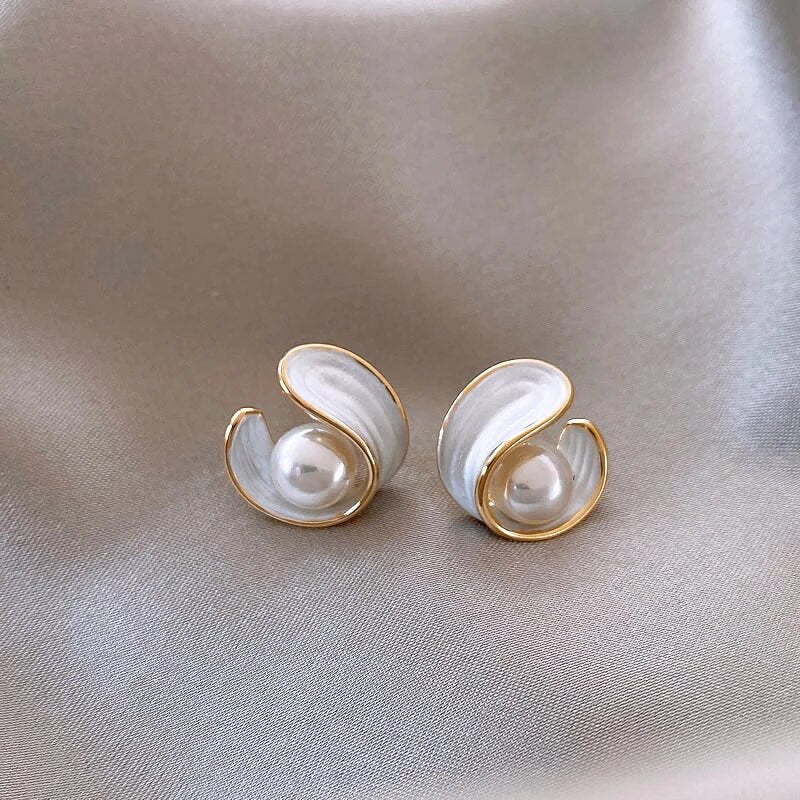 Boucles d'oreilles blanches exclusives en opale et perles en or élégant