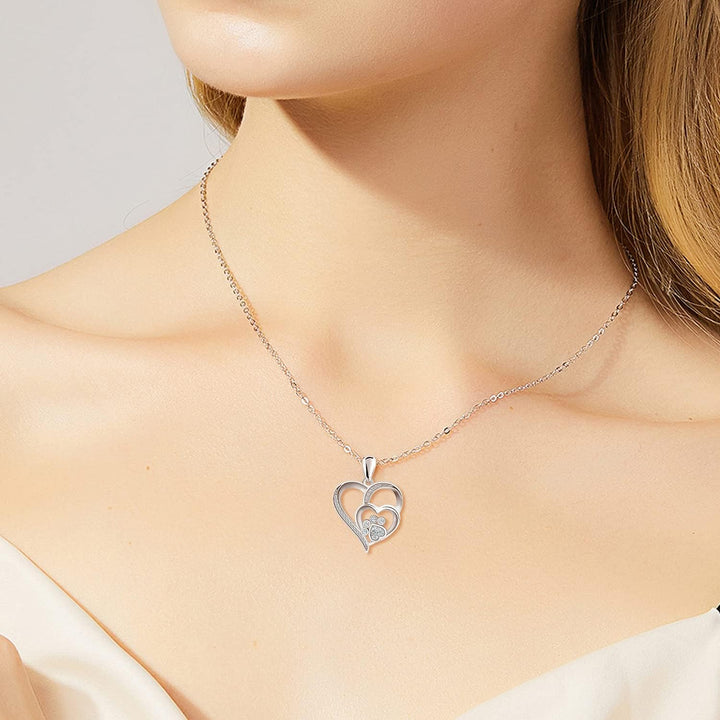 Sterlingsilberkette mit Pfotenabdruck und Herzchen, mit Zirkonia besetzt.