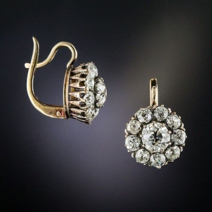 Bijoux d'oreilles en or élégant avec insert en pierre précieuse étincelante