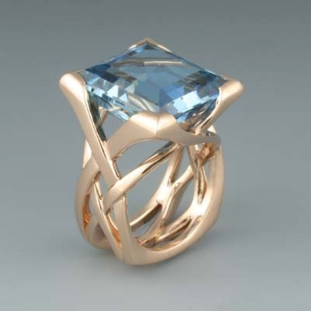 Bague Vintage en Or Rose avec Zirconium Bleu Étincelant
