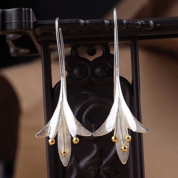 Bijoux Élégants en Argent avec Fleurs Raffinées