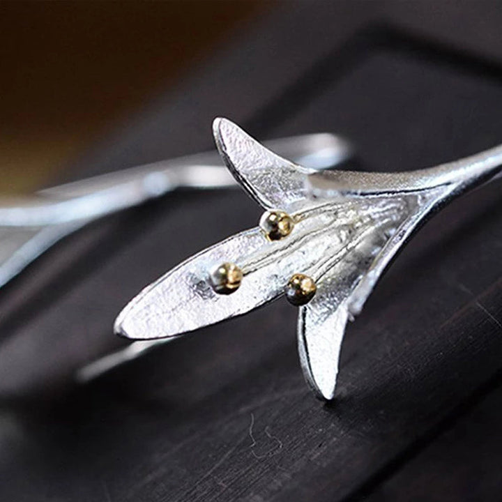 Bijoux Élégants en Argent avec Fleurs Raffinées
