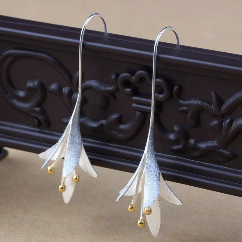 Bijoux Élégants en Argent avec Fleurs Raffinées