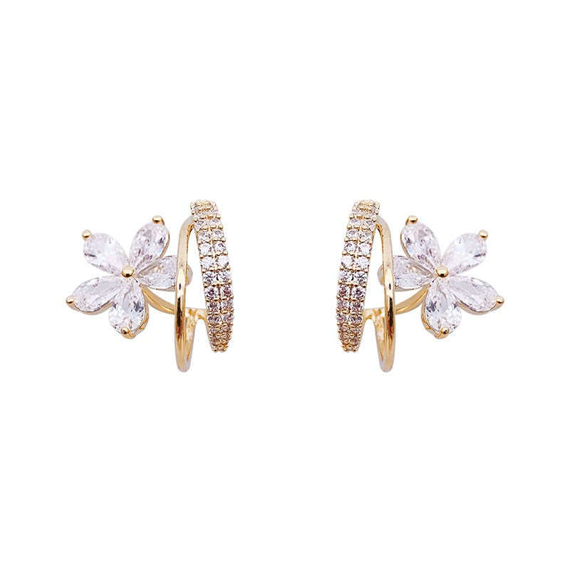 Bijoux d'oreilles en or avec motif floral et zircons étincelants pour un look élégant