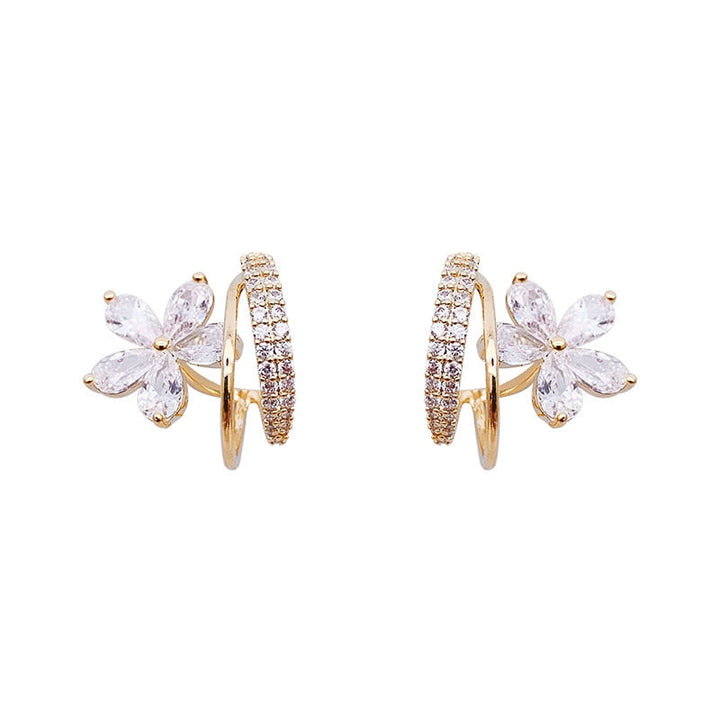 Bijoux d'oreilles en or avec motif floral et zircons étincelants pour un look élégant