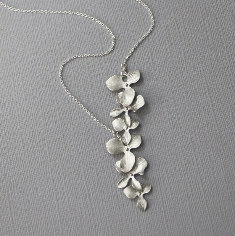 Teddy - Élégant Collier en Argenterie à Motif Floral Vintage