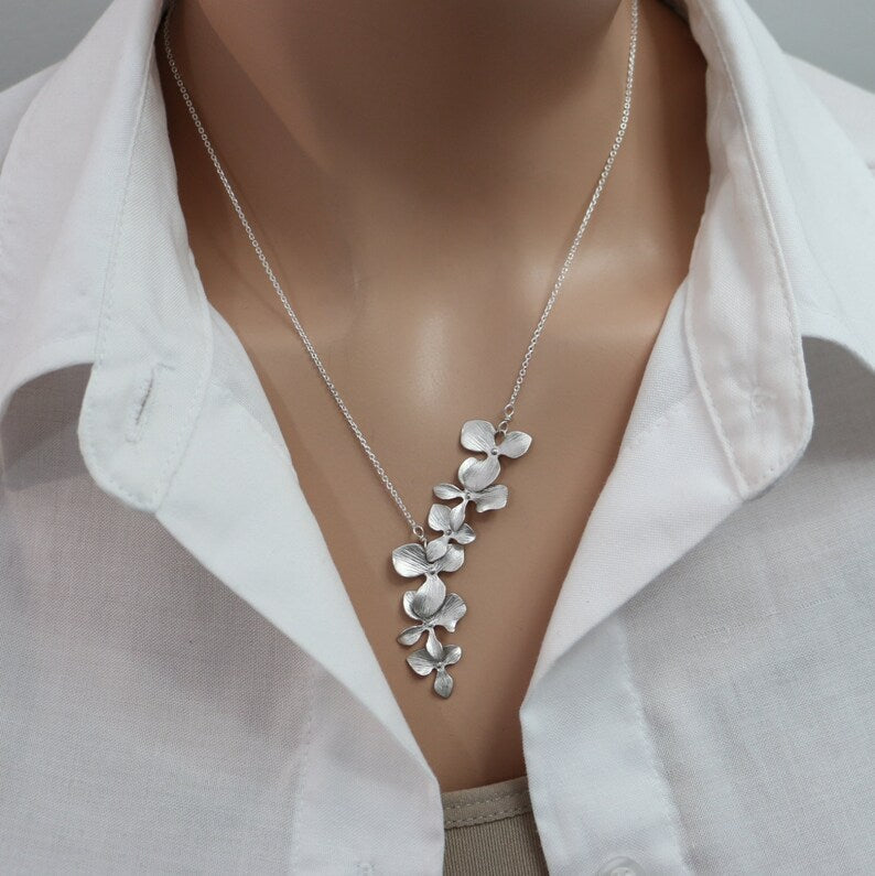 Teddy - Élégant Collier en Argenterie à Motif Floral Vintage