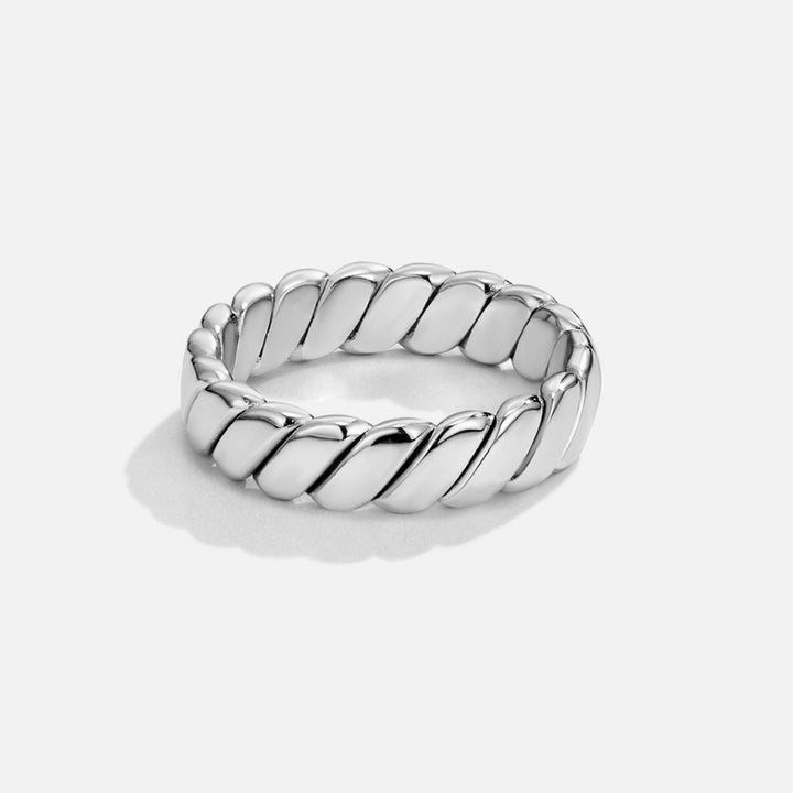 Anneau en argent torsadé infini Celestia – Élégance et symbolisme pour toutes les occasions