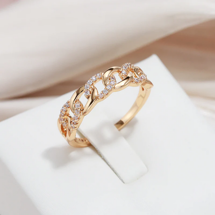 Bague Élégante avec Chaîne Dorée - Accessoire Sophistiqué pour un Look Raffiné