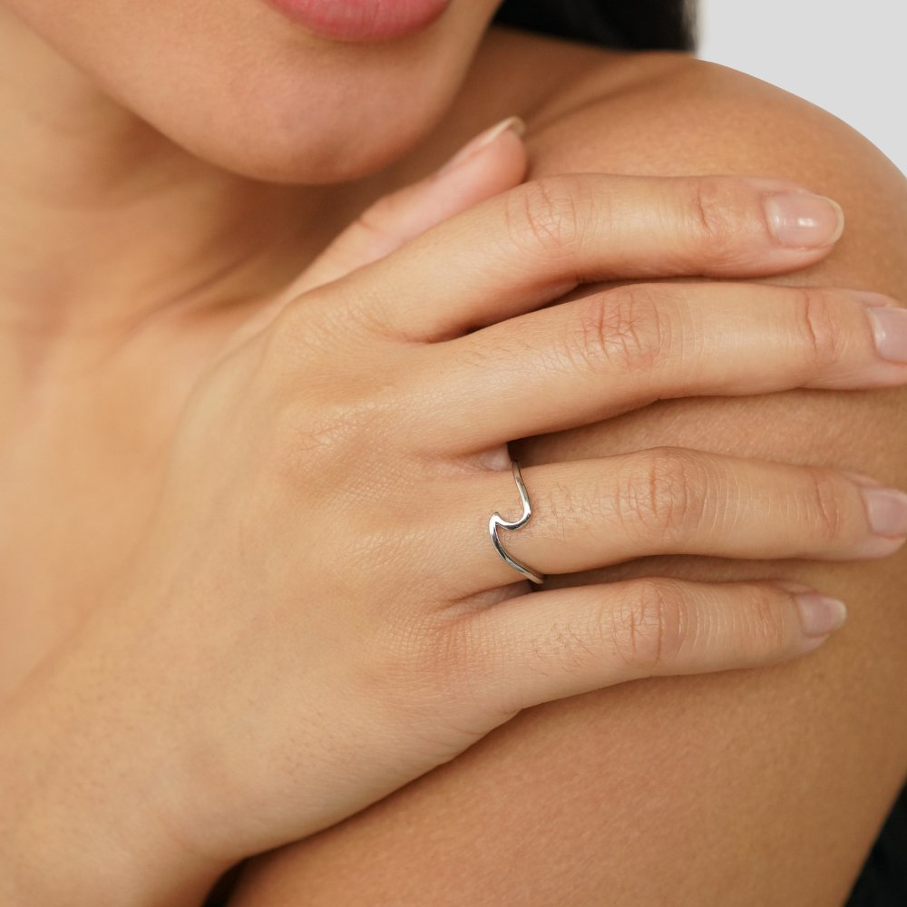 Anneau Ondulé Élégant en Argent Imari pour un Style Raffiné