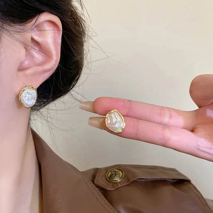 Boucles d'oreilles avec des perles élégantes de Carmen